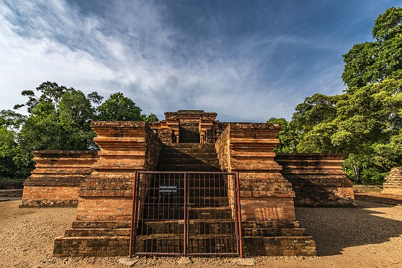 800px Gerbang menuju Candi Muaro Jambi