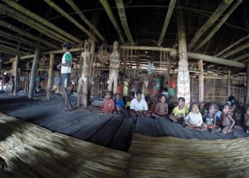 Jew, Rumah Bujang Suku Asmat