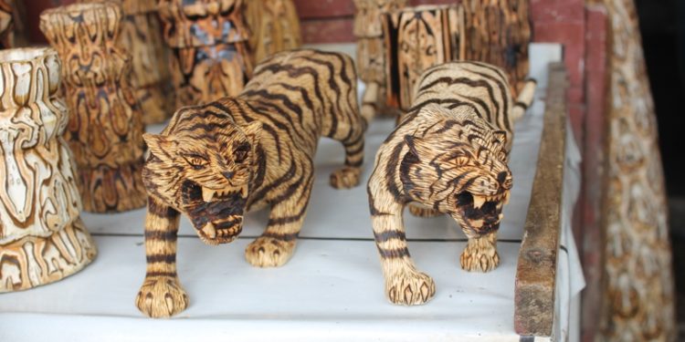 Kayu Batik, Mengabadikan Goresan Mosaik Alam