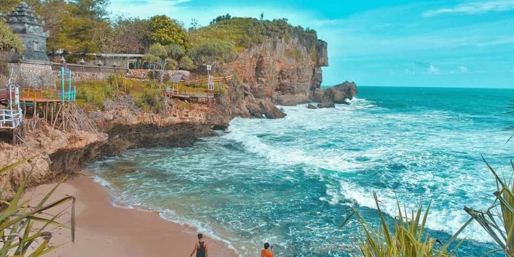 Pantai Ngobaran, Destinasi Wisata Unik di Gunungkidul