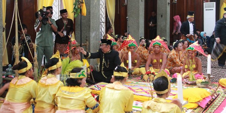 Ritual Mendirikan Tiang Ayu, Pertanda Berlangsungnya Pesta Rakyat