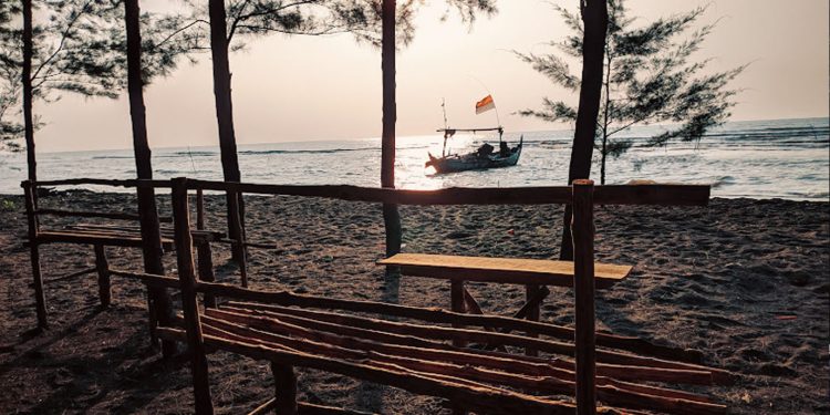 Pantai Wulan Jati, Perairan Eksotis di Pemalang