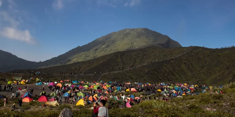 Bertualang Seru ke Gunung Kaba Bengkulu