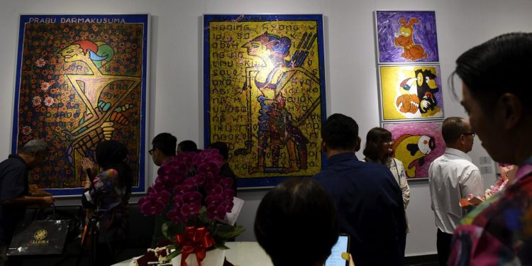 Peduli Anak Autis, Pameran Lukisan Digelar di Fairmont Hotel