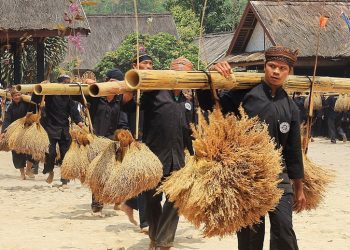 Tradisi Seren Taun di Kampung Budaya Sindang Barang