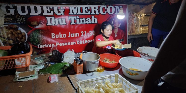 Gudeg Mercon Bu Tinah, Kuliner Pedas Yogyakarta