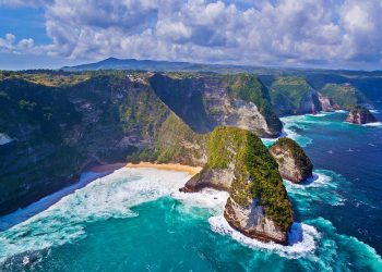 Pesona Alam Eksotis Nusa Penida di Pulau Dewata