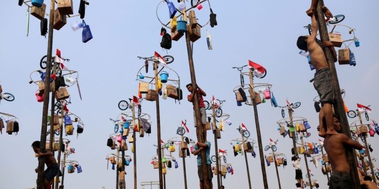 Tradisi Perlombaan Panjat Pinang, Demi Mempertegas Semangat Kemerdekaan