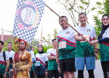 Menparekraf Lepas Peserta 3rd Padang Kulinerun 2023