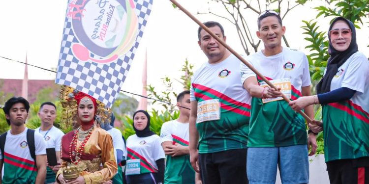 Menparekraf Lepas Peserta 3rd Padang Kulinerun 2023