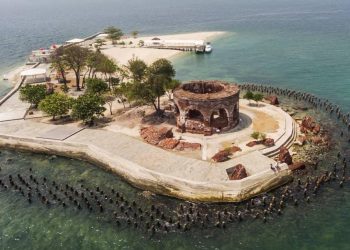 Eksplorasi Keindahan Alam Pantai Pulau Bidadari di Kepulauan Seribu
