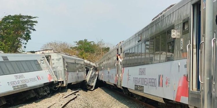 Kereta Api Argo Semeru Anjlok, Korban Luka Mencapai 31 Orang