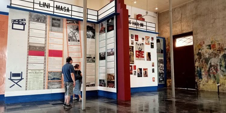 Bernostalgia di Pameran Jejak Memori Gempita Layar Perak Jakarta