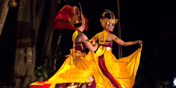 Tari Cendrawasih, Perpaduan Kasih di Taman Surgawi