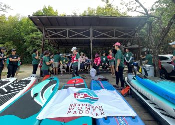 Indonesia Women Paddler Gelar Aksi Bersih di Taman Wisata Alam Angke Kapuk