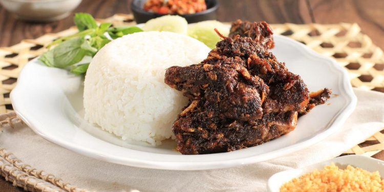 Kelezatan Nasi Bebek Bumbu Hitam, Kuliner Populer Khas Madura