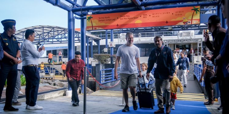 Kemenpar Berkolaborasi Sambut Wisman Pertama Tahun 2025