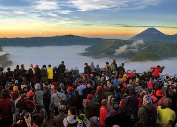 Menjadi Saksi Keindahan Sang Surya Terbit Dari Ufuk Timur