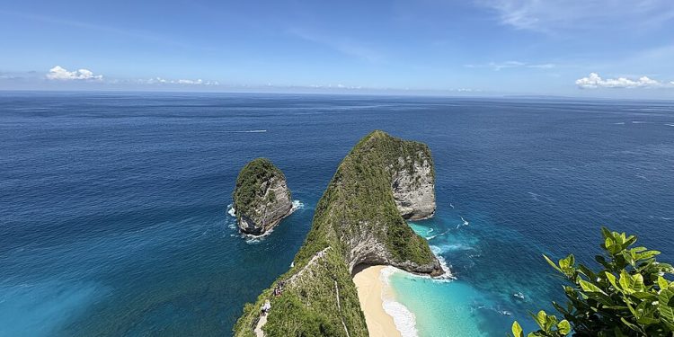 Sejarah Panjang Dibalik Keindahan Alam Nusa Penida