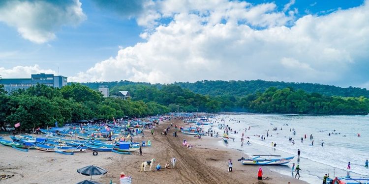 Objek Wisata Pantai Pangandaran Jadi Primadona Sepanjang Libur Waisak