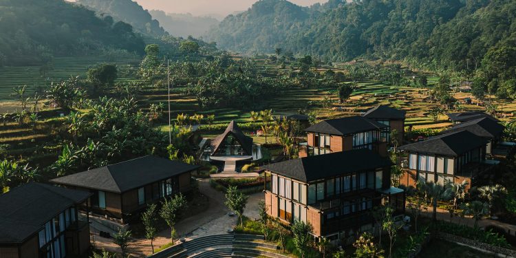 Menelusuri Alam Hijau Megamendung di Kencana Valley