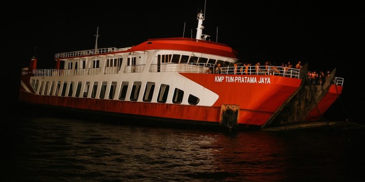 KMP Tunu Pratama Jaya Tenggelam di Selat Bali